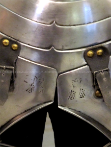 Marchi sulle scarselle dell'armatura attribuita a Roberto da Sanseverino (1485 c.)